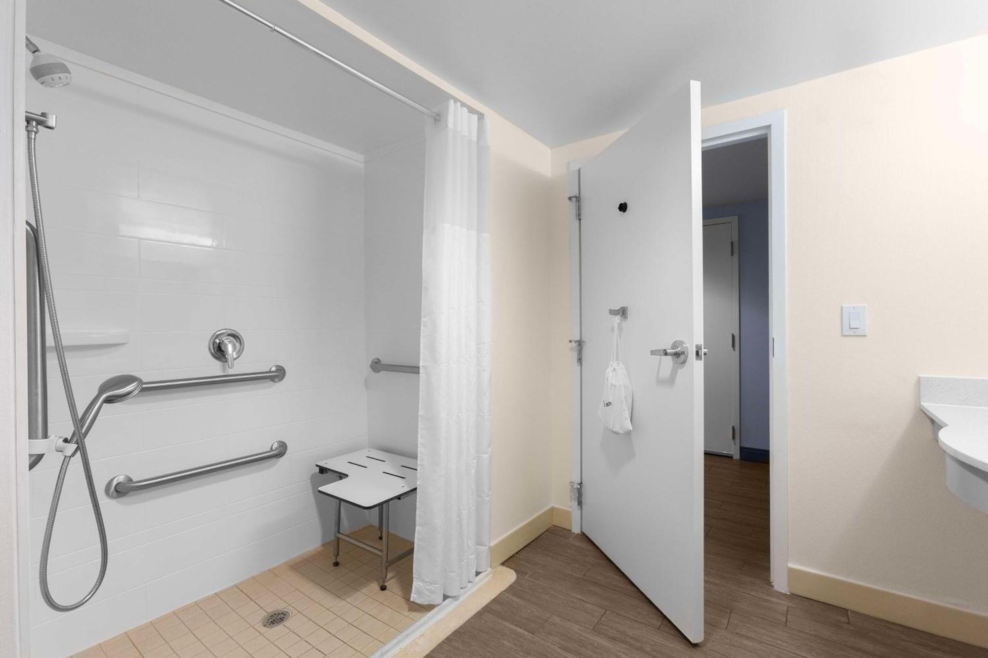 Hampton Inn Belmont At Montcross Esterno foto