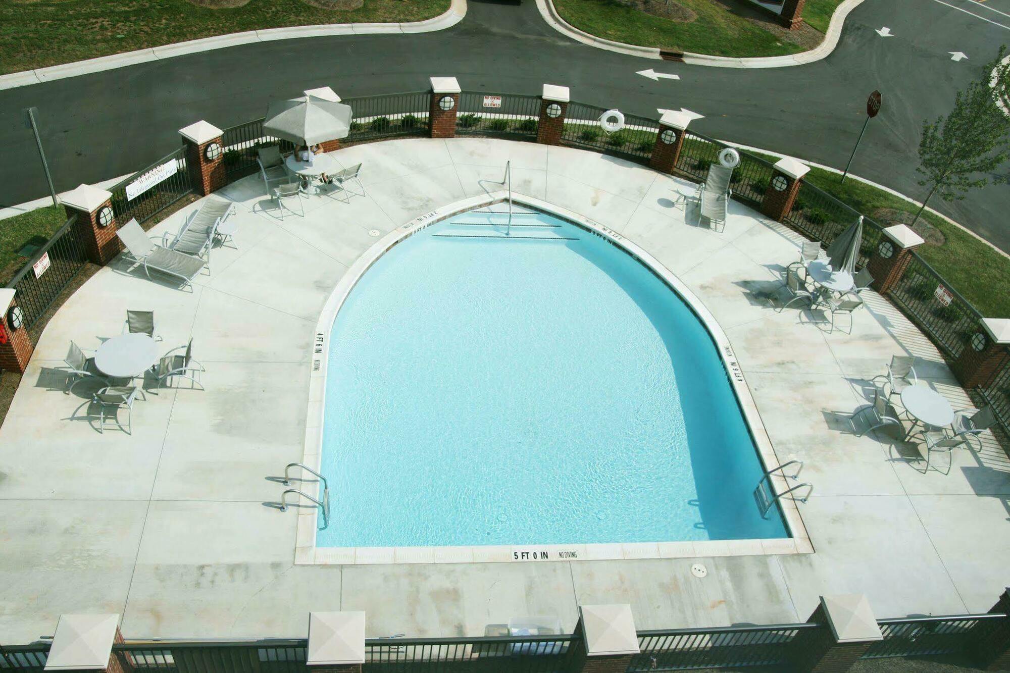 Hampton Inn Belmont At Montcross Esterno foto